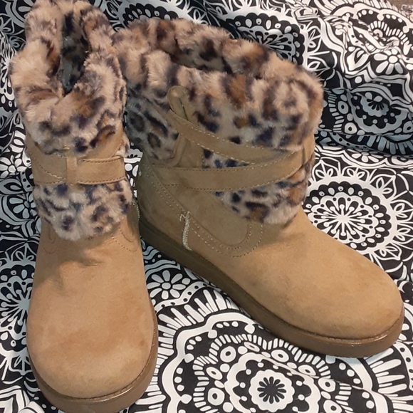 Boots - Picture 2 of 4